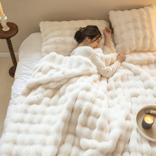 🎁Get our 200 x 230 cm Rabbit Fur Cotton Blanket for only £104.99! 🛏️✨Winter Toscana Reversible Blanket: Faux Rabbit Fur for Ultimate Warmth! ❄️✨